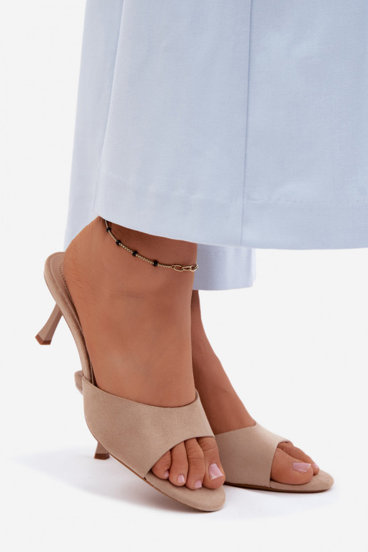 Chaussons en daim synthétique sable avec talons fins Melissea