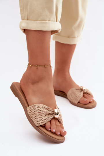 Chaussons couleur sable avec détails dorés Goldie