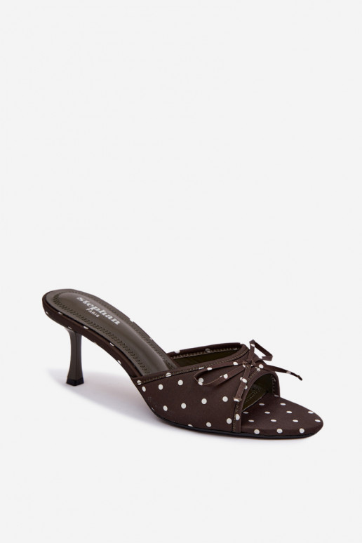 Dames slippers met strikken en stippen op een dunne hak in groene kleur van Shinea