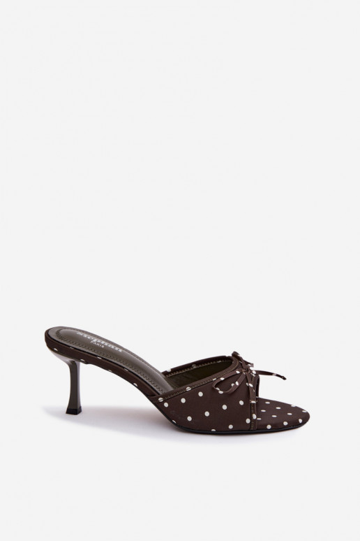 Chaussons pour femmes avec des nœuds et des pois sur un talon fin couleur verte par Shinea