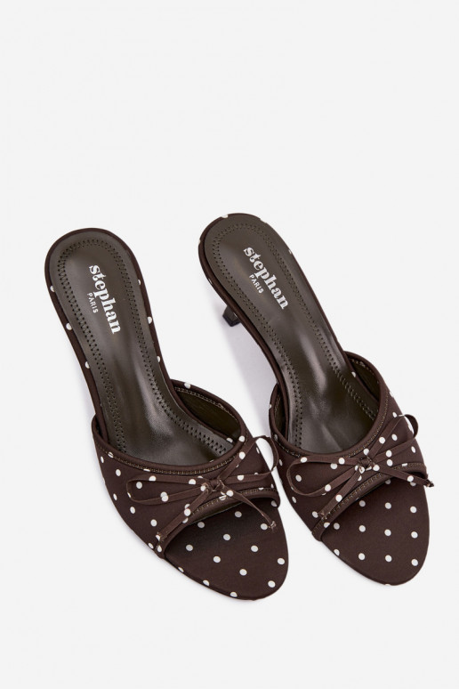 Dames slippers met strikken en stippen op een dunne hak in groene kleur van Shinea