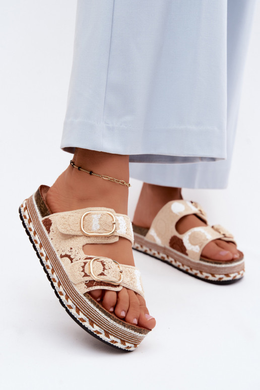 Glimma gehaakte slippers met platform en gespen in zandkleur