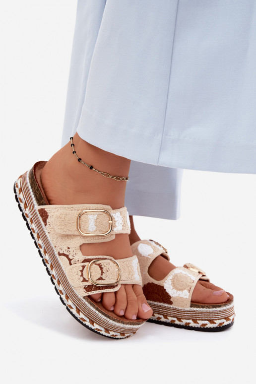 Glimma gehaakte slippers met platform en gespen in zandkleur