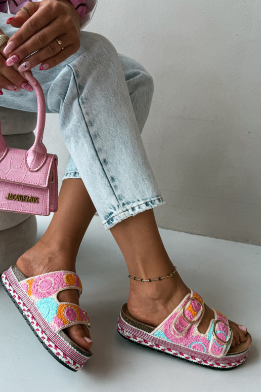 Chaussons crochetés Glimma avec plateforme et boucles couleur rose