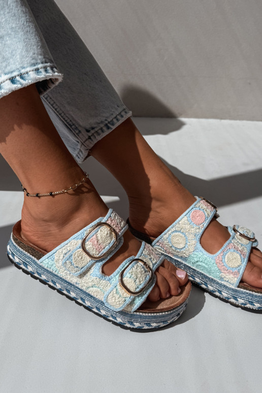 Chaussons crochetés Glimma avec plateforme et boucles couleur bleue