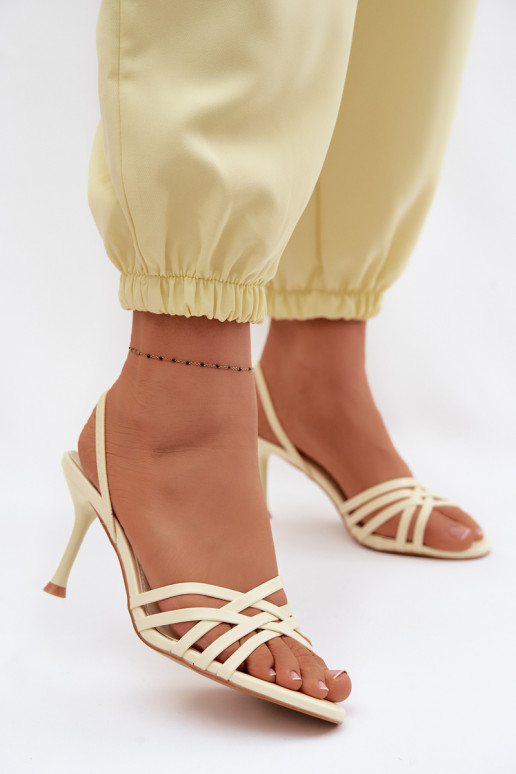 Gele sandalen met dun hakje en bandjes Velivelle