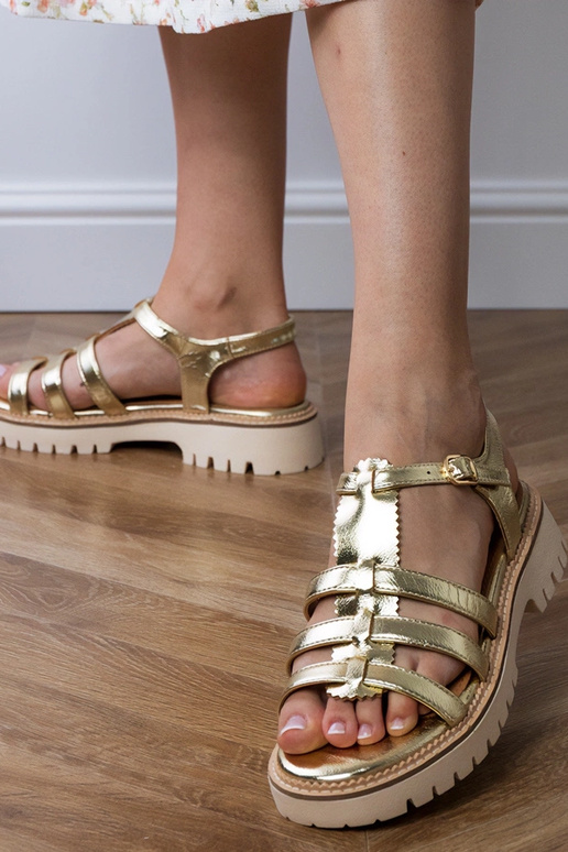 Goldene Gladiatorensandalen mit Schnalle Dunara