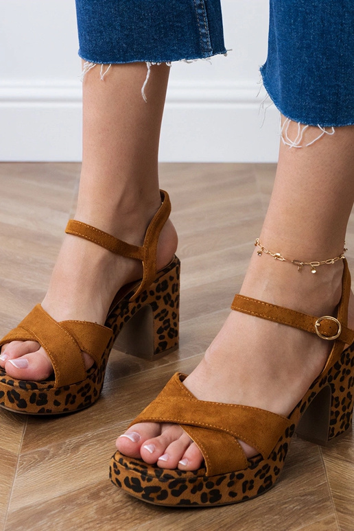 Bruine sandalen op platform van faux suede met blokhak Dures