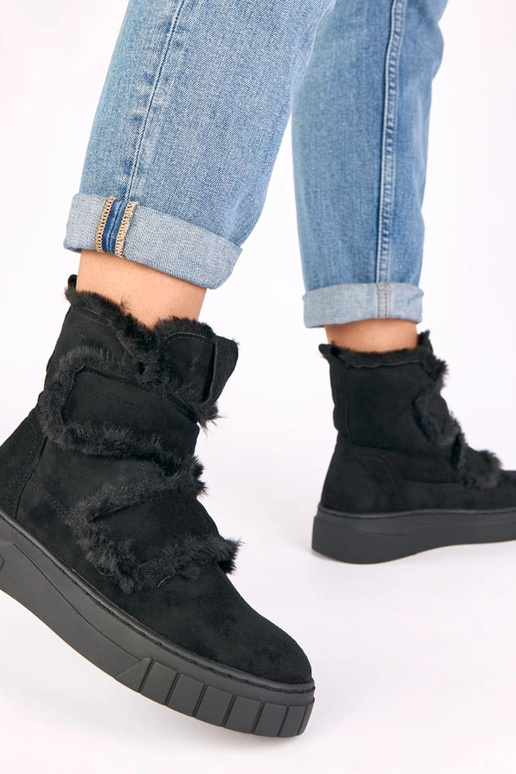 Schwarze Stiefeletten mit Klettverschluss, verziert mit Fell Grace