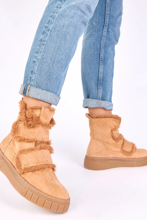 Braune Stiefeletten mit Klettverschluss, verziert mit Fell Grace