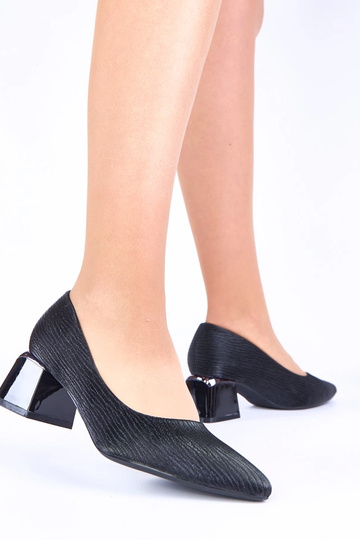 Schwarze Pumps mit niedrigem Absatz und silbernen Akzenten Vallisa 2