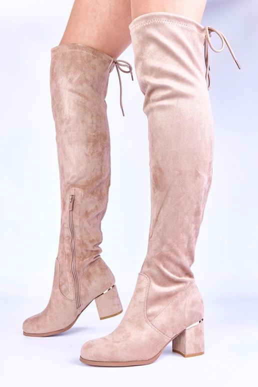 Sandfarbene Overknee-Stiefel mit goldenen Akzenten Elai