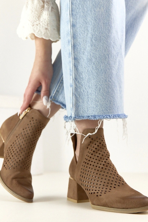 Bottines perforées brunes sur un talon Potocki