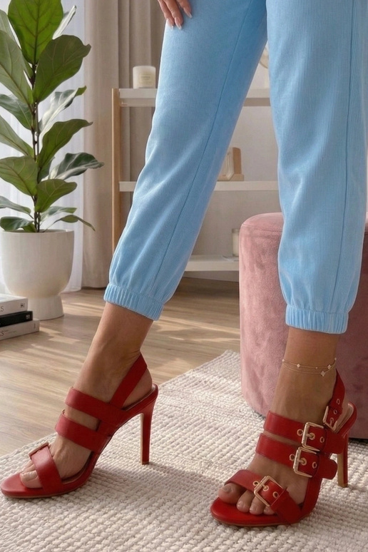 Rode sandalen op hoge hakken met gespen Rosamund