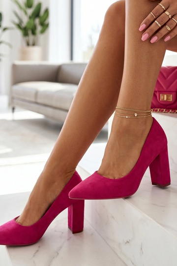 Mules roses foncées en faux daim sur talon carré Alyssa 2