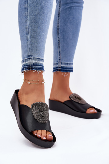 Zwarte dames leren slippers met ornamenten KV51-028