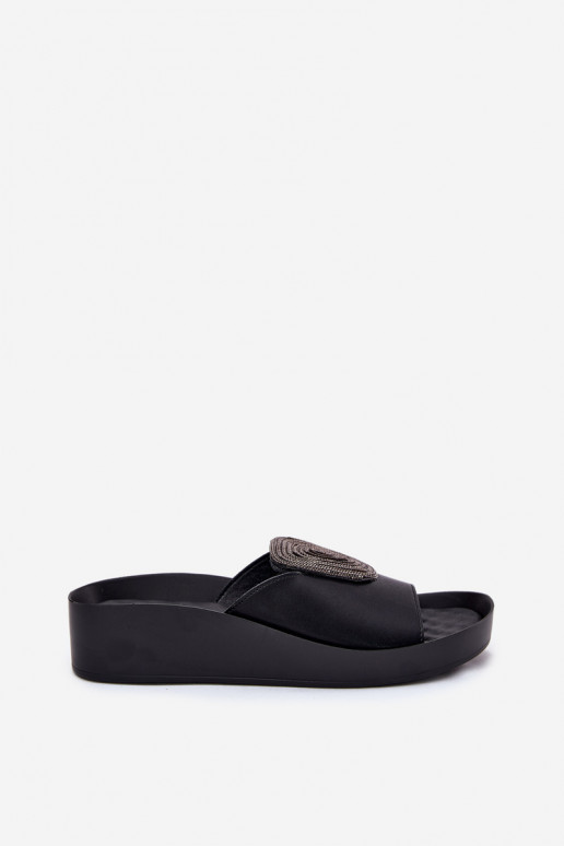 Schwarze Damen-Lederslipper mit Ornamenten KV51-028