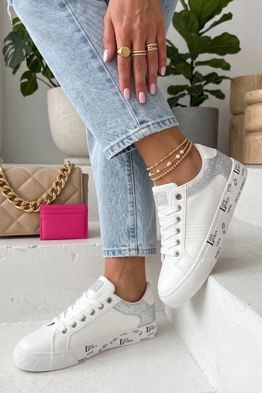 Weiße Sneakers mit dekorativen Einsätzen Layla