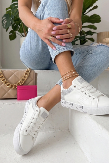 Witte sneakers met decoratieve inzetstukken Layla 2