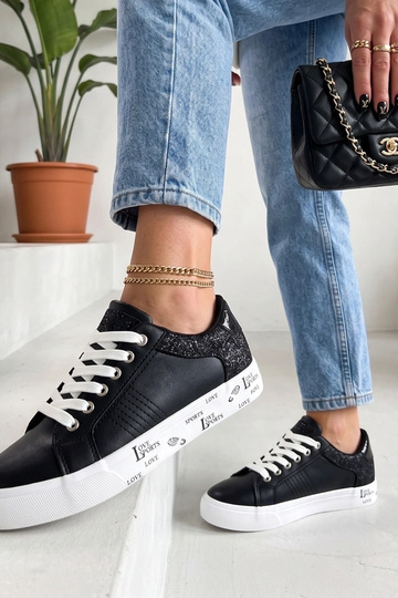 Schwarze Sneakers mit dekorativen Einsätzen Layla 2