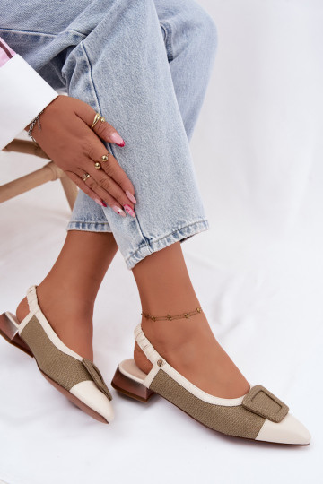 Damen Sandalen mit dekorativen Schnallen sandfarbe