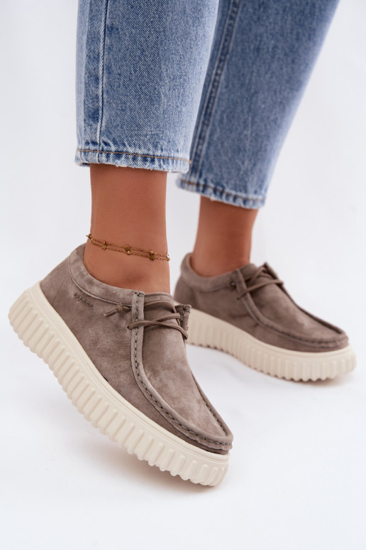 Lehmfarbene Damenschuhe aus Kunstveloursleder mit Plattform Jamila