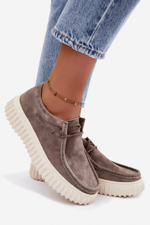 Lehmfarbene Damenschuhe aus Kunstveloursleder mit Plattform Jamila