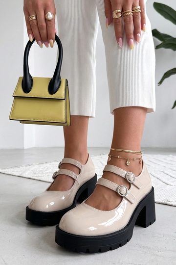 Sandales à talon en cuir verni sable Mia 2