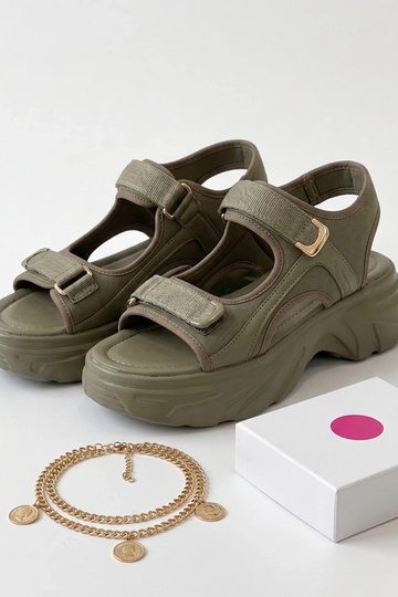 Grüne Sandalen auf einer massiven Sohle Abigail