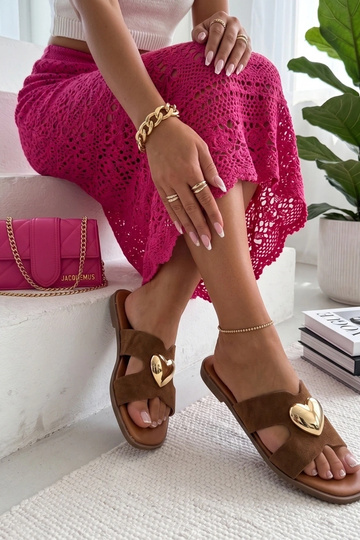Chaussons bruns ornés d'un cœur doré Lucrezia 2