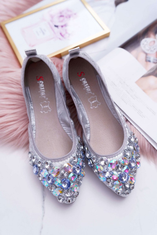 Ballerines argentées avec décoration en cristal
