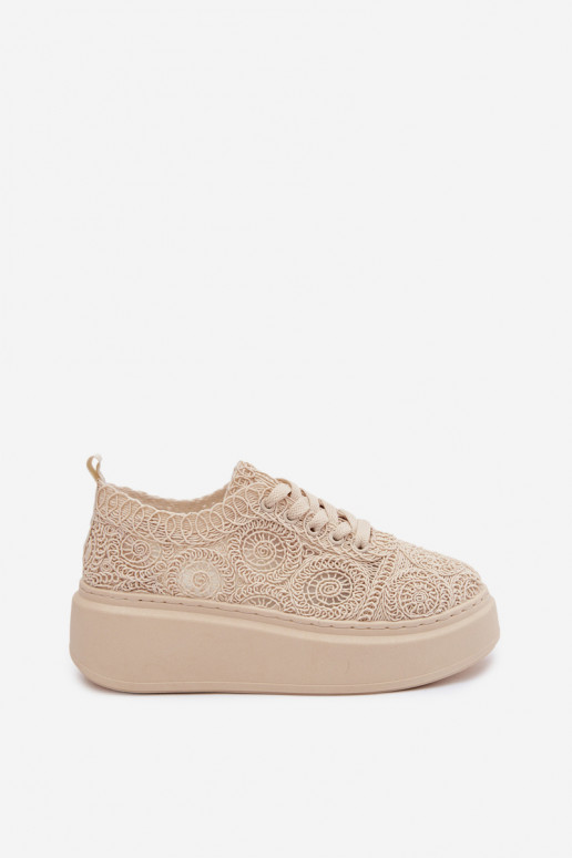 Zandkleurige casual schoenen met platform en kantmotieven Evalora