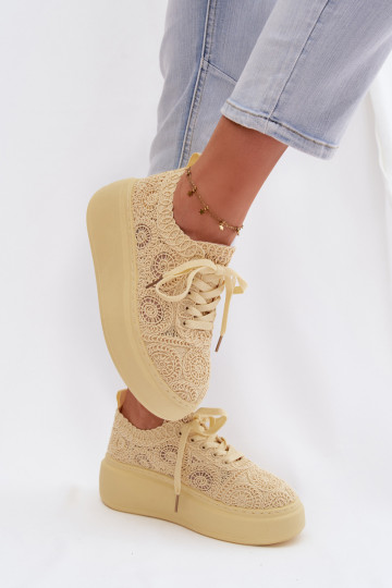 Gelbe Freizeitschuhe mit Plattform und Spitzenmotiven Evalora