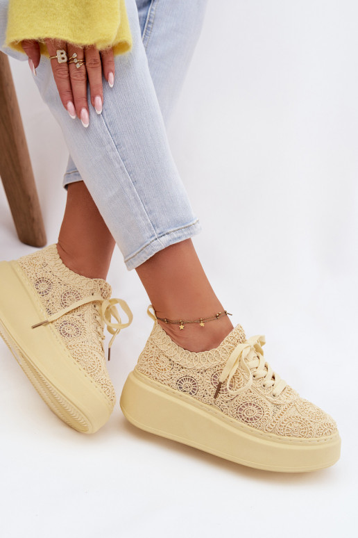 Gelbe Freizeitschuhe mit Plattform und Spitzenmotiven Evalora