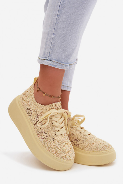 Gele casual schoenen met platform en kantmotieven Evalora