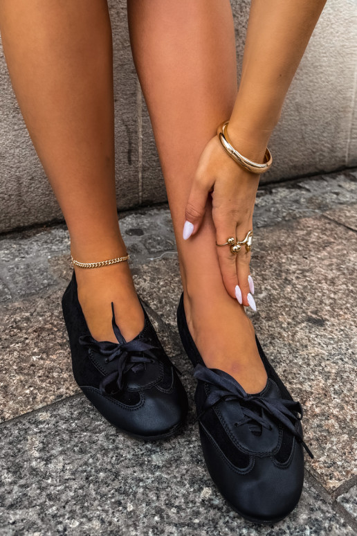 Schwarze sportliche Ballerinas mit stilvollen Details Peonia