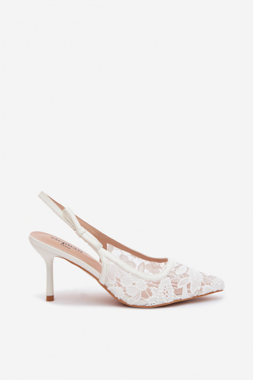 Sandales pour femmes avec des talons fins avec de la dentelle couleur blanche Pelivelle