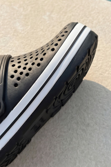 Lichte heren zwarte slippers Tai Turiravena 2