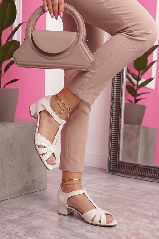 Witte platform muilen Thea