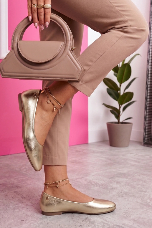 Ballerines dorées avec semelle intérieure douce Corra