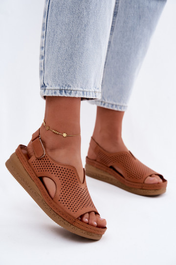 Sandales perforées pour femmes brunes avec plateforme Tai turiciejka L4494-29