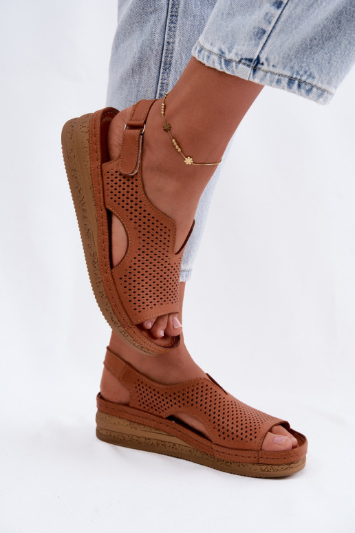 Bruine geperforeerde dames sandalen met platform Tai turiciejka L4494-29