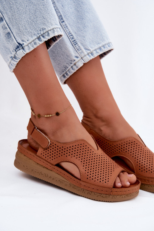 Bruine geperforeerde dames sandalen met platform Tai turiciejka L4494-29