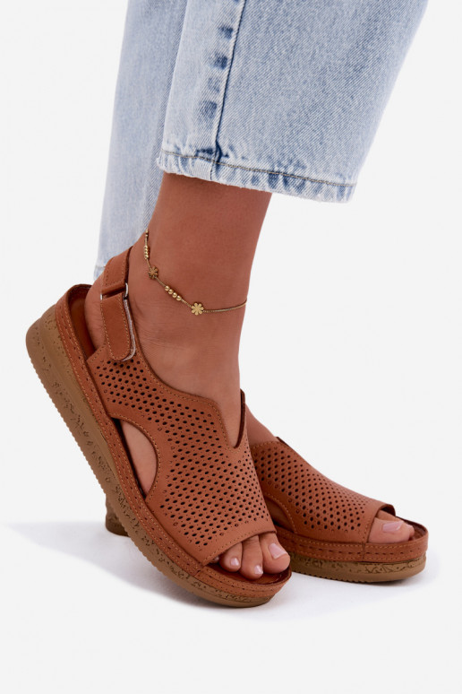 Braune perforierte Damensandalen mit Plattform Tai turiciejka L4494-29
