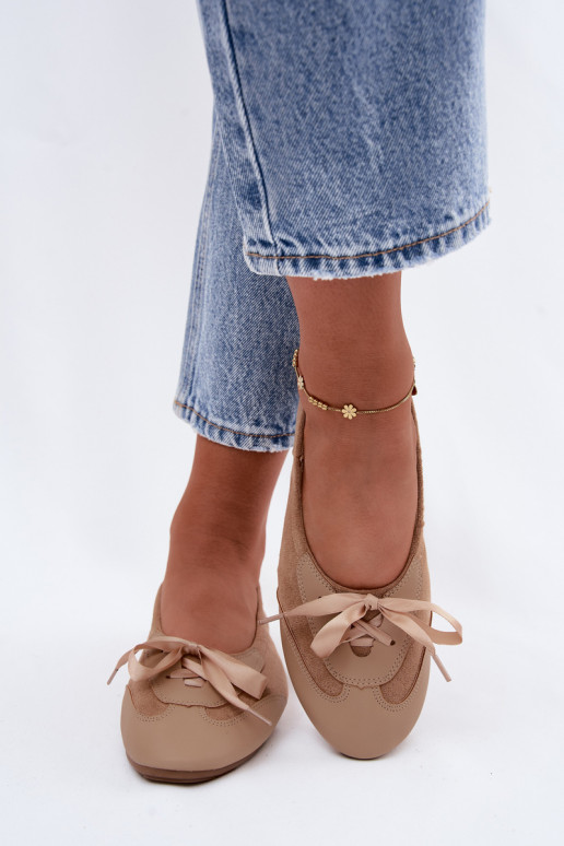 Beige sportliche Ballerinas mit stilvollen Details Peonia