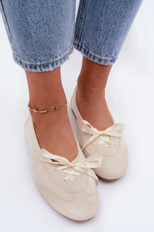 Ivory sportieve ballerina's met stijlvolle details Peonia