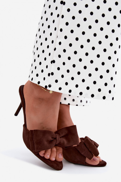 Chaussons pour femmes à talons fins et nœuds en suédine chocolat Tai turignolia