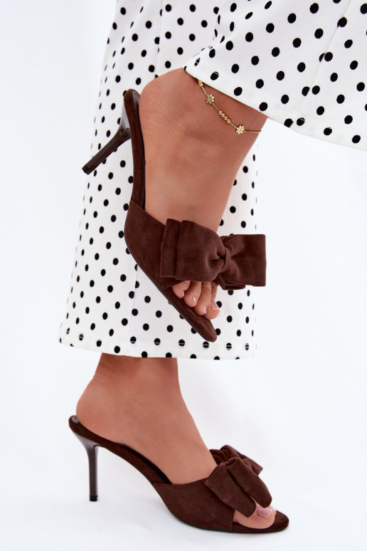 Chaussons pour femmes à talons fins et nœuds en suédine chocolat Tai turignolia