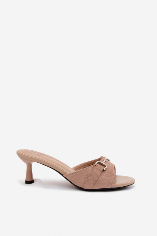 Beige dameslippers met dunne hakken en decoratieve details Poppia
