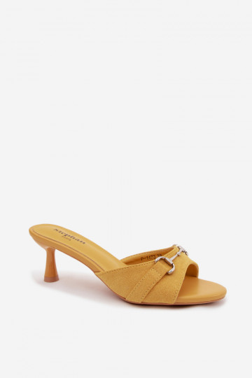 Chaussons jaunes pour femmes à talons fins et détails décoratifs Poppia 2